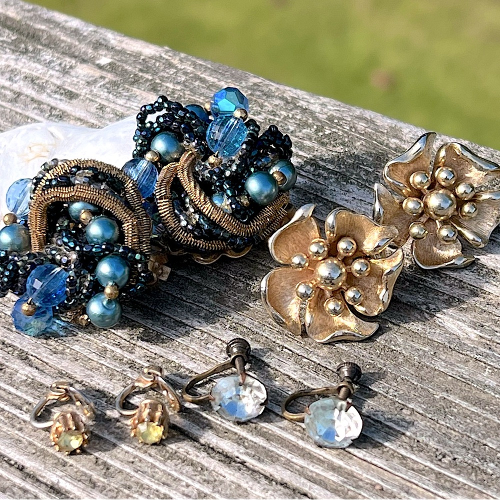 🤩 4 Vintage Trifari Clip On Screw Back Rhinestone Earring Bundle Lot